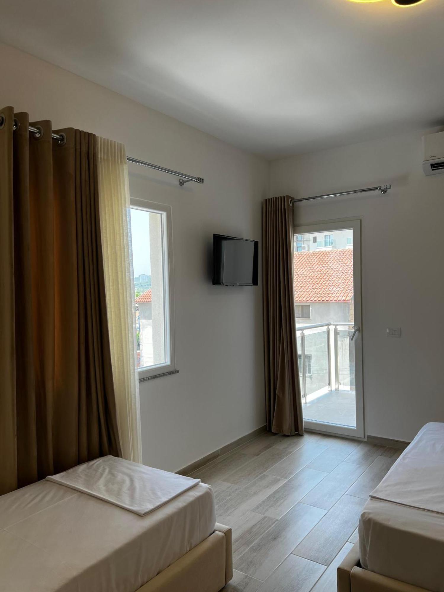 Helena Hotel Shëngjin Dış mekan fotoğraf