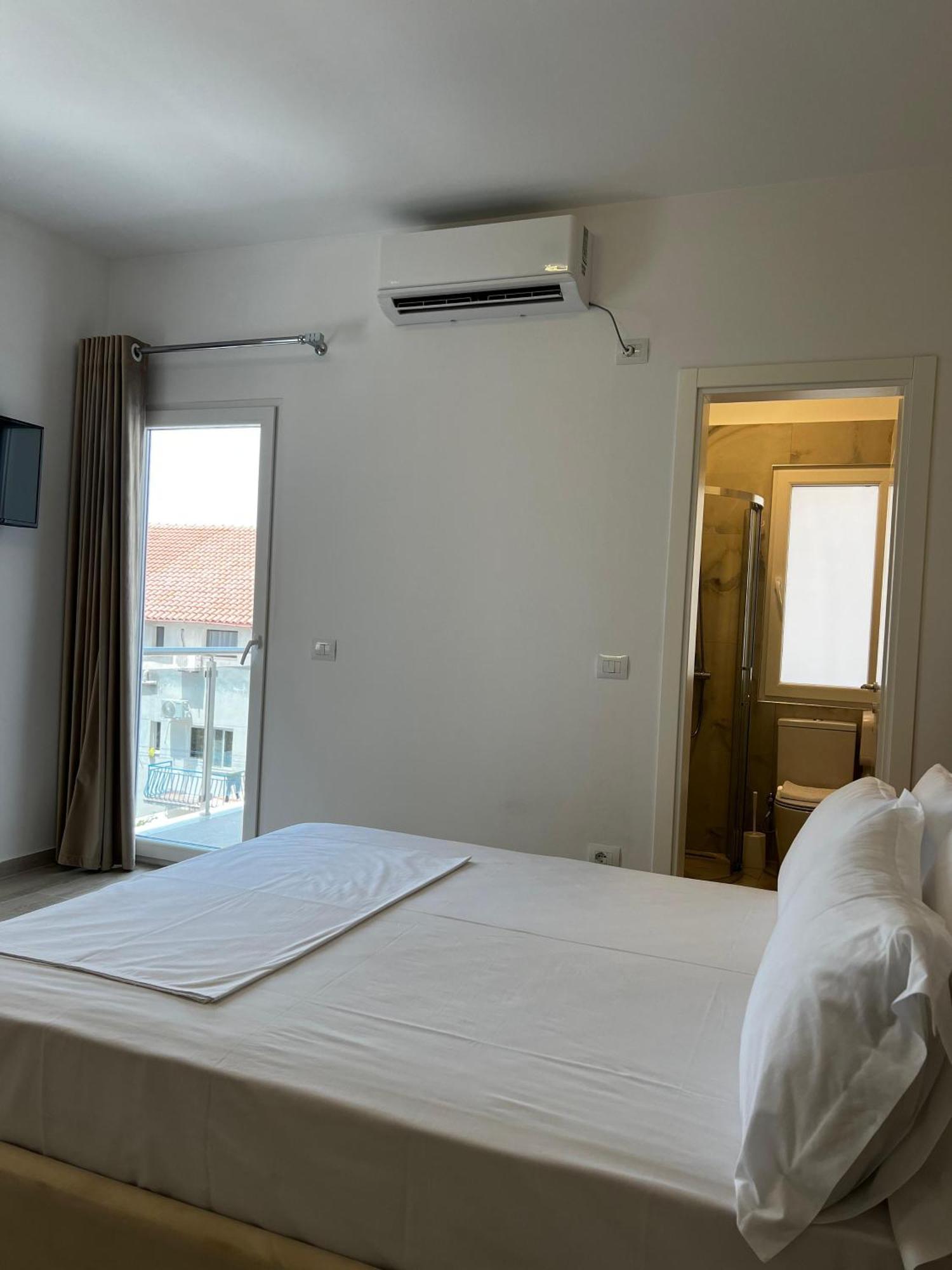 Helena Hotel Shëngjin Dış mekan fotoğraf